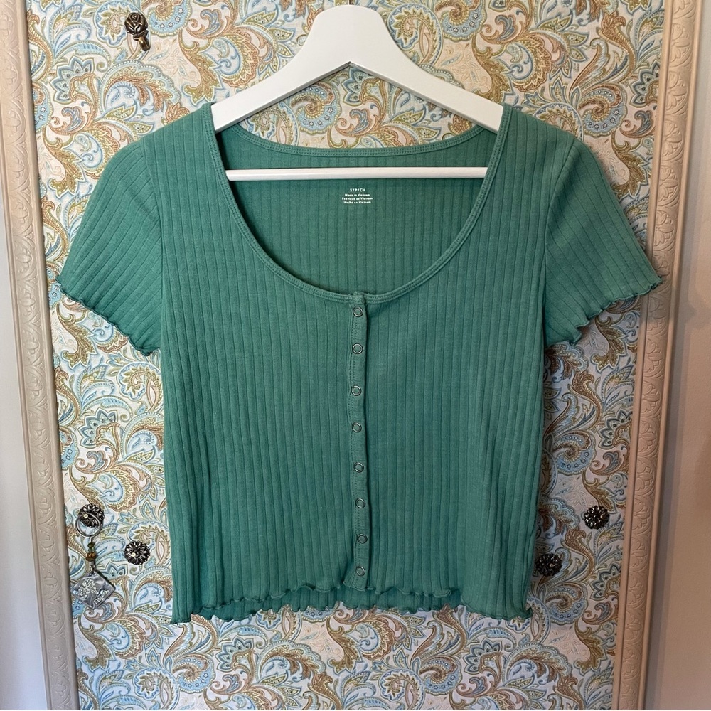 NWT American Eagle Cropped Tee with Ruffled Hem